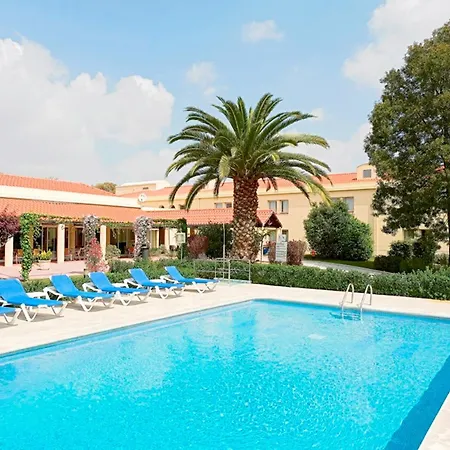 Ibis Hotel 2*